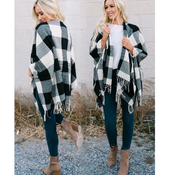 Sample Sale 5 Star Rated 🌟New Cozy Chic Plaid Fringe Poncho - Picture 7 of 10